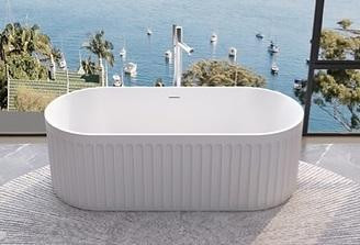 67 In Freestanding Acrylic Tub w Centre Drain in Plumbing, Sinks, Toilets & Showers