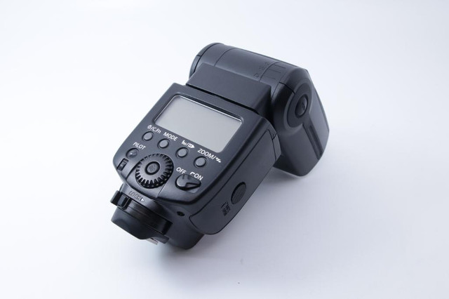 Used Canon Speedlite 580EX II   (ID-A212)   BJ PHOTO in Cameras & Camcorders - Image 3