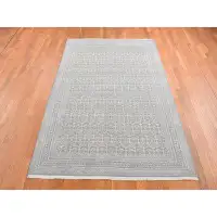 Isabelline 6'x9'1" Old Silver Gray Pure Silk Textured Wool Repetitive Jewlery Design Hand Knotted Rug 95B79A66A66B49F9AD