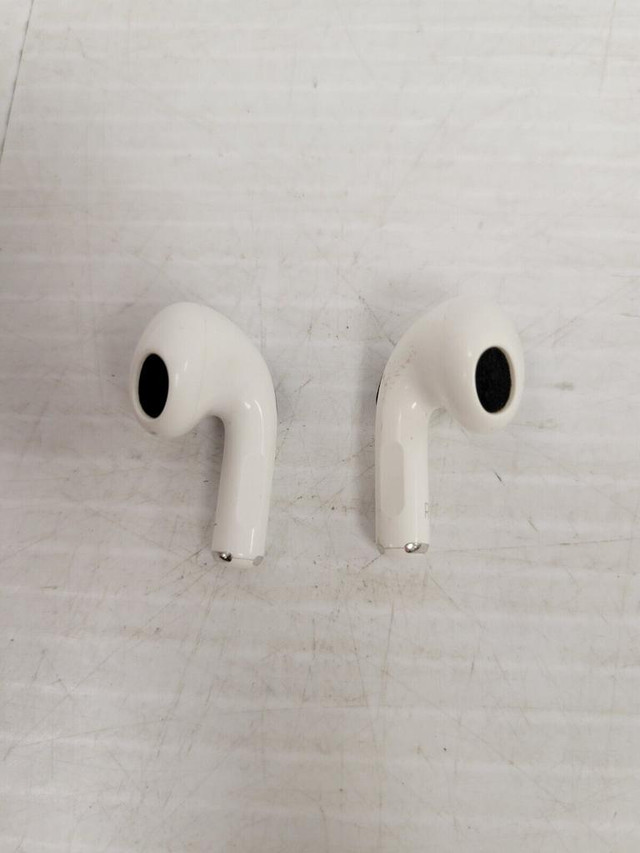 (53956-1) Apple A2566 Air Pods in Headphones in Alberta - Image 3