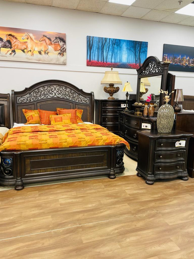 White and Gold Bedroom Set on Clearance !! in Beds & Mattresses in Toronto (GTA) - Image 2