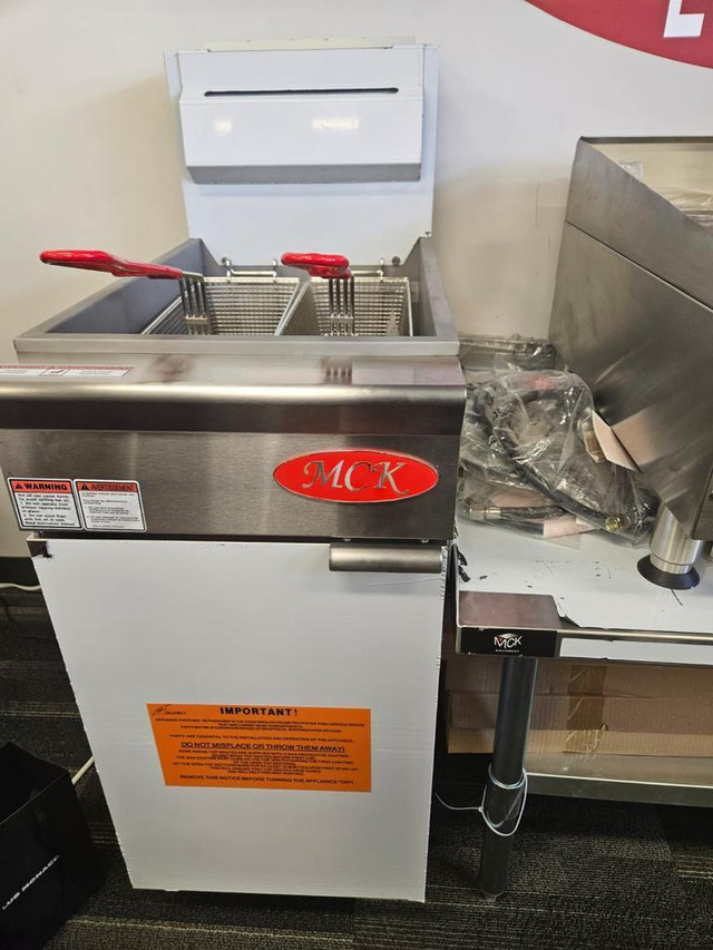 Fryer 40 Lbs NG 120,000 BTUs in Industrial Kitchen Supplies in Greater Vancouver Area