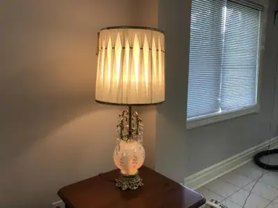 ONLINE AUCTION: Ornate Lamp