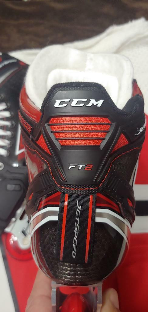 CCM Jetspeed FT2 Pro Goalie Roller Inline Skates Size 6.5 in Skates & Blades in Edmonton Area - Image 4