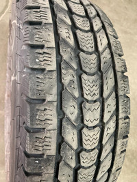 4 pneus dhiver LT245/75R16 120/116R Firestone Winterforce LT 47.5% dusure, mesure 9-9-10-8/32