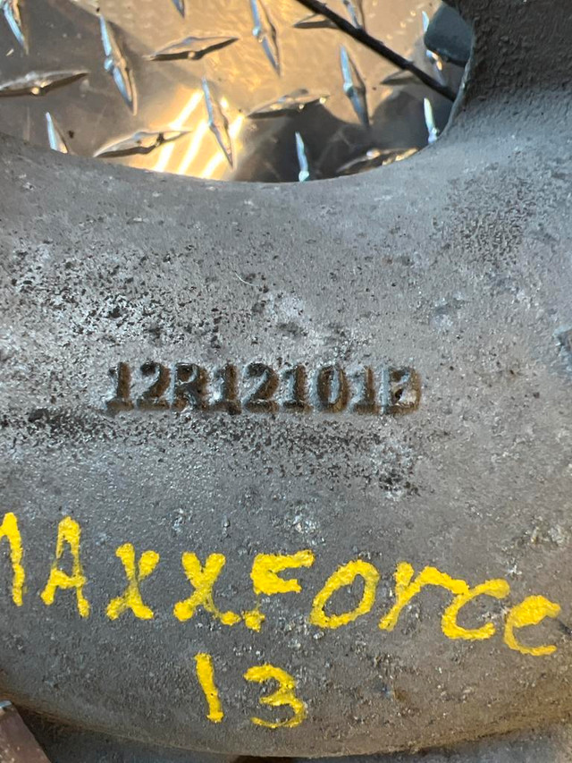 Inter Maxxforce 13 - 12R12101B - Intake Manifold in Heavy Equipment Parts & Accessories - Image 4