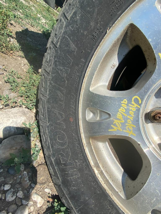 265/70R17  Set of 4 rims and tires that  come off from a 2004 CHEVROLET AVALANCHE. in Auto Body Parts in Calgary - Image 3