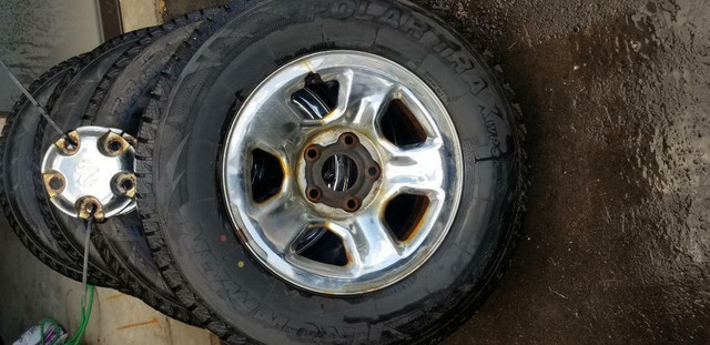 LIKE NEW  DODGE RAM  HIGH PERFORMANCE  POLAR TRAX     WINTER TIRES 265 / 70 / 17  ON  DODGE  OEM   CHROME CLAD RIMS in Tires & Rims in Ontario