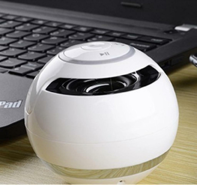 Portable Mini Bluetooth Speaker - Ball Shaped S-BASS Wireless Bluetooth LED Light Stereo Speaker With Mic & FM Radio - W in General Electronics in Québec - Image 4
