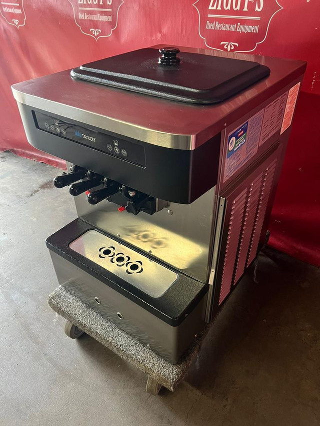 $26k 2019 Taylor c161-27 triple head ice cream yogurt machine only $12,995 ! 50% off ! Like new ! Can ship anywhere in Industrial Kitchen Supplies - Image 4