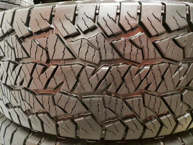 (ZH451) 1 Pneu Ete - 1 Summer Tire 275-65-18 Hankook 11/32 - COMME NEUF / LIKE NEW in Tires & Rims in Greater Montréal