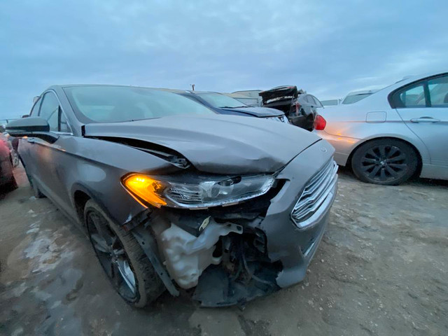 2013 Ford Fusion 4dr Sdn Titanium AWD: ONLY FOR PARTS in Auto Body Parts - Image 3