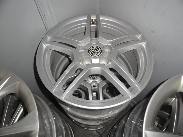 4 MAGS RSSW 5X114.3 60.1 17 POUCES A VENDRE in Tires & Rims in Québec