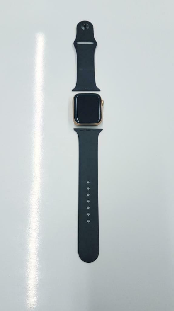 APPLE WATCH SERIES 3, SERIES 4 AND SERIES 5 NEW CONDITION WITH ACCESSORIES 1 Year WARRANTY INCLUDED in Cell Phone Accessories in Red Deer - Image 4