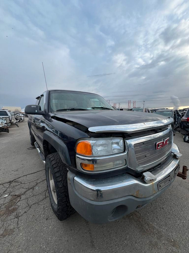 2005 GMC Sierra 2500 HD 6.0L FOR PARTS! in Auto Body Parts