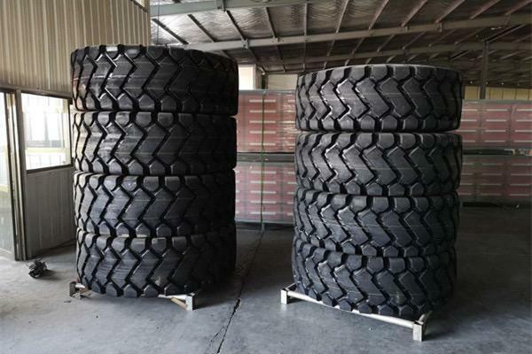 Finance Available: Brand new wheel loaders tires 26.5-25 / 23.5-25 / 20.5-25   QTY(4) in Tires & Rims